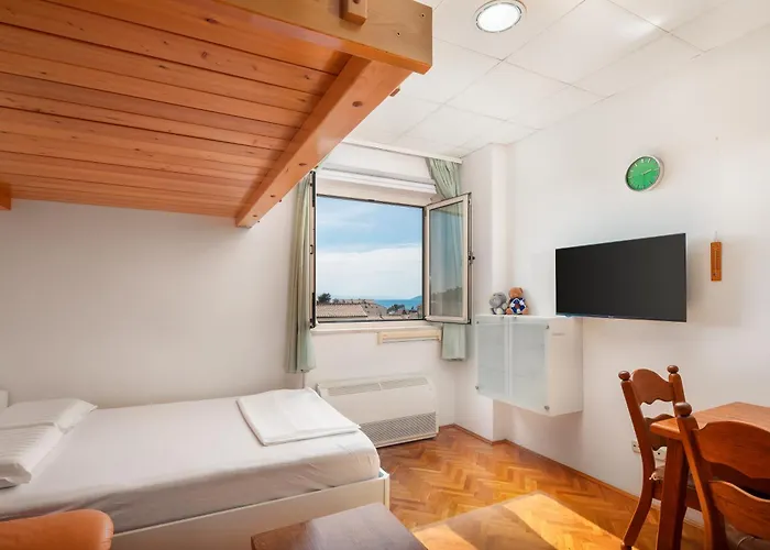 Tina Apartment In Town Centre With Free Parking