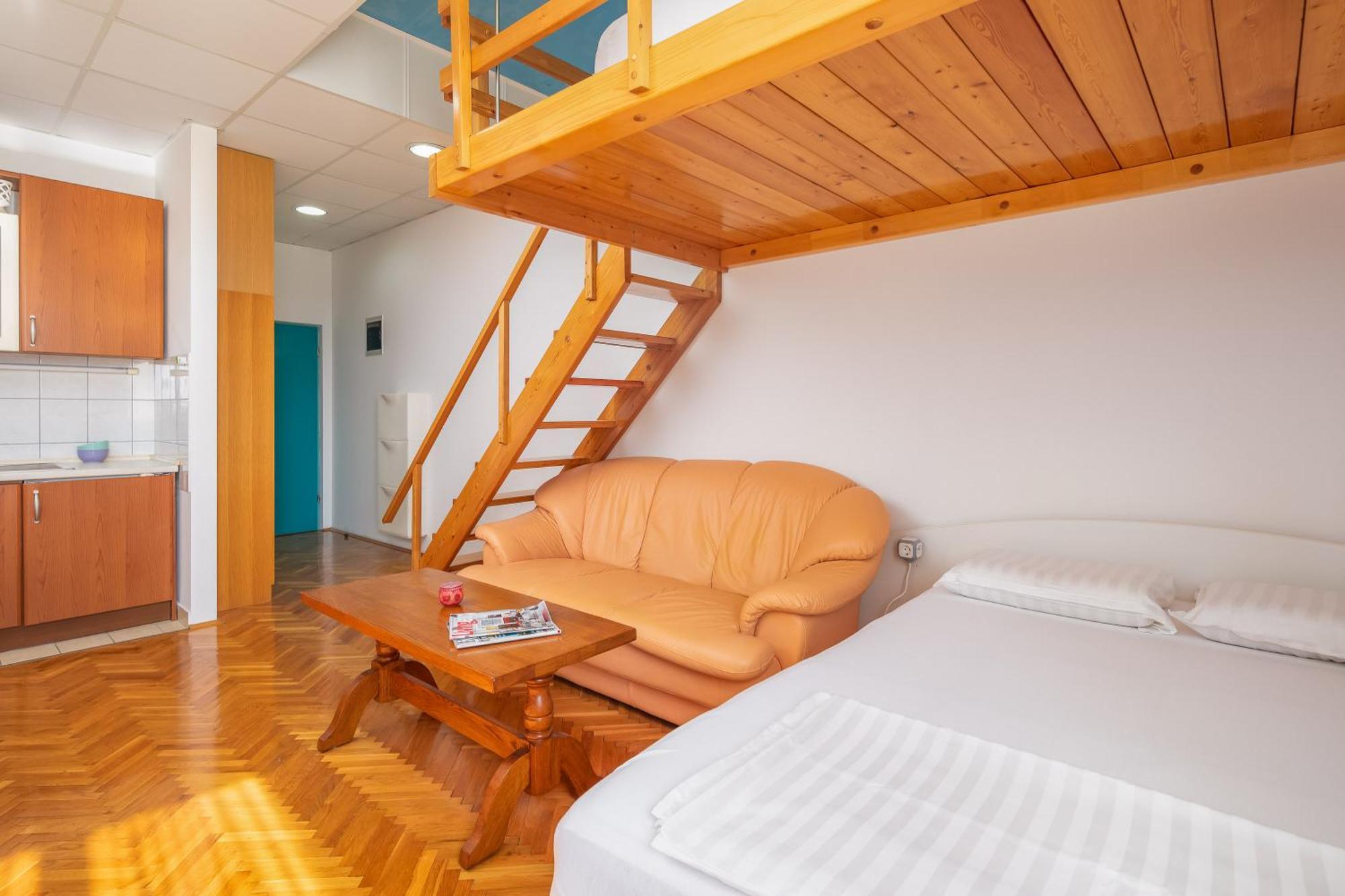 Tina In Town Centre With Free Parking Apartment Makarska