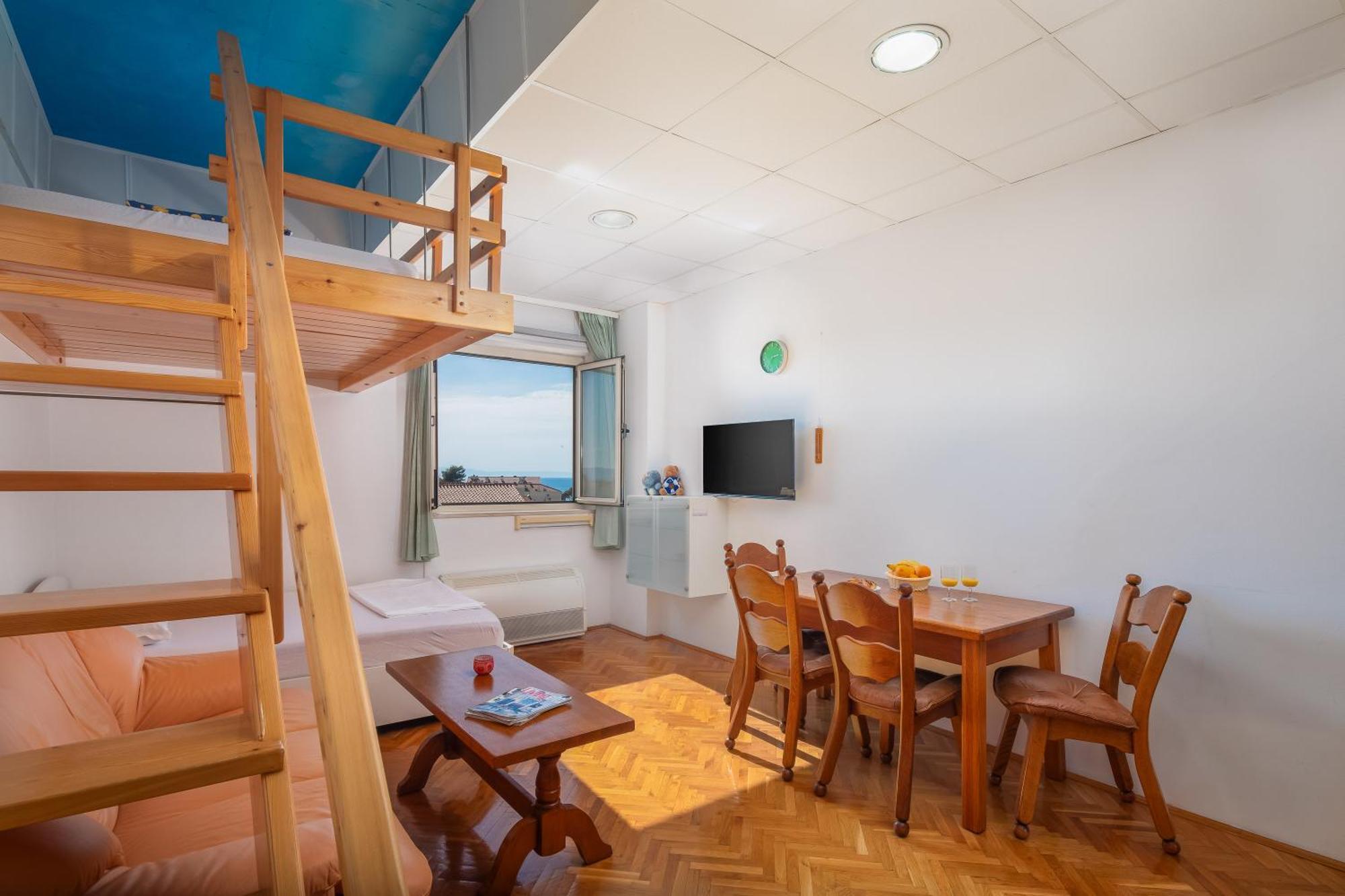 Apartment Tina In Town Centre With Free Parking